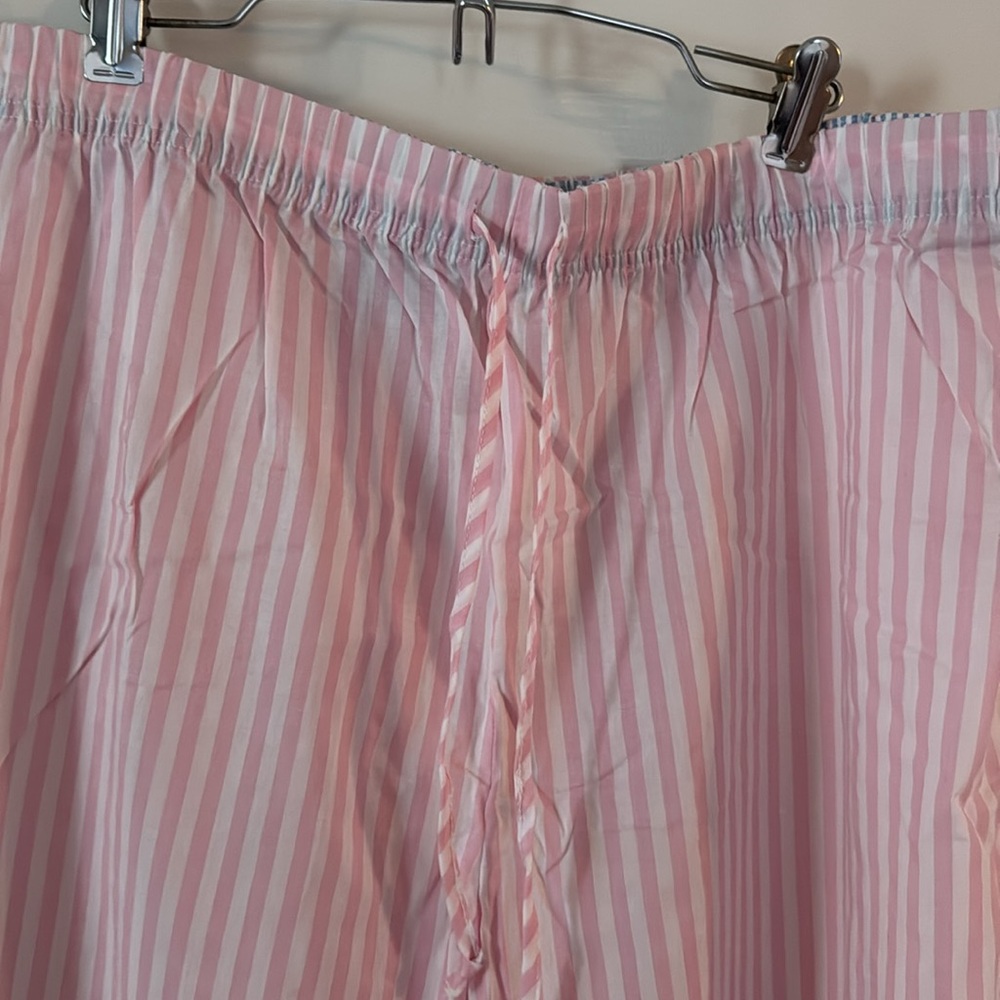 Drawstring Pajama bottoms (so they’re adjustable) with tee shirt top - Picture 3 of 7